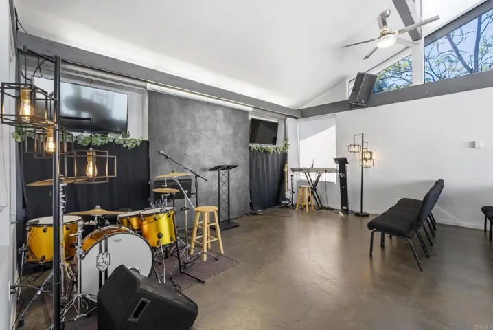 1109 E Fallbrook Street, Fallbrook, California 92028
