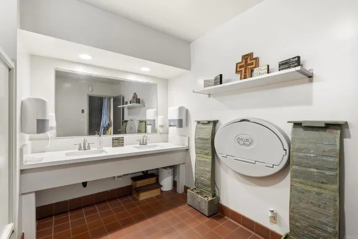 1109 E Fallbrook Street, Fallbrook, California 92028