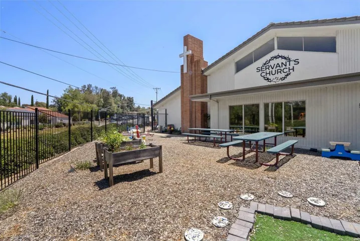 1109 E Fallbrook Street, Fallbrook, California 92028