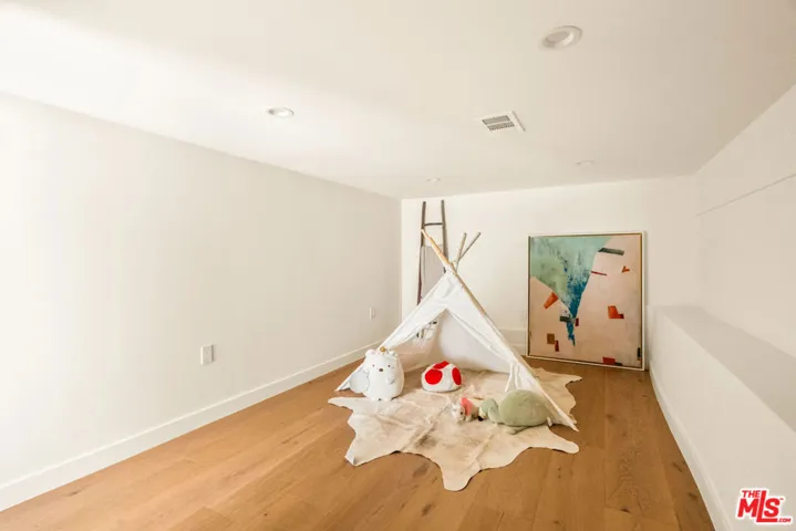2536 Medlow Avenue, Los Angeles, California 90041