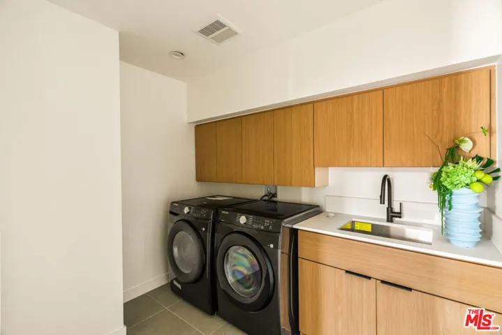 2536 Medlow Avenue, Los Angeles, California 90041