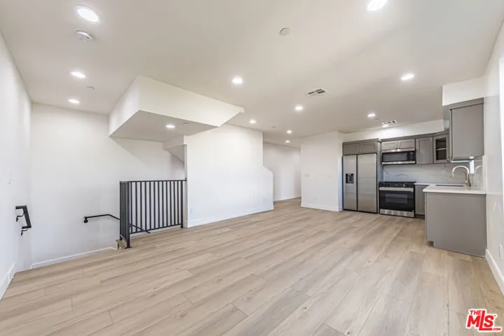 5436 Romaine Street, Los Angeles, California 90038