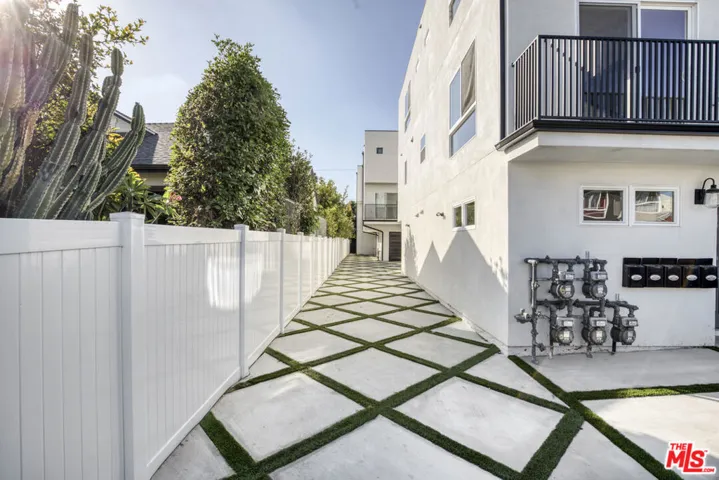 5436 Romaine Street, Los Angeles, California 90038