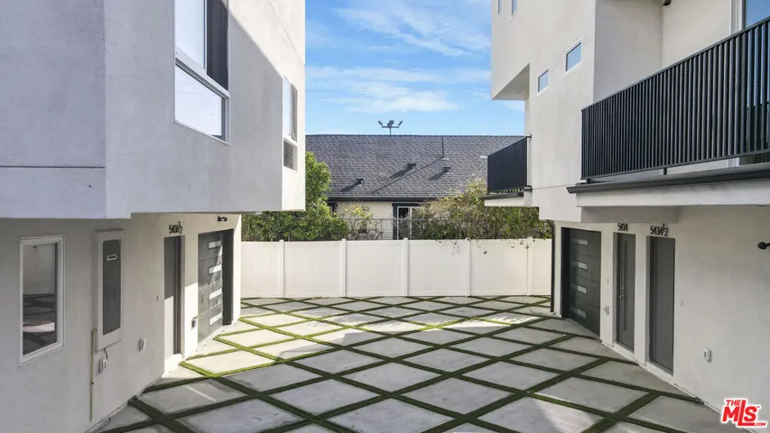 5436 Romaine Street, Los Angeles, California 90038