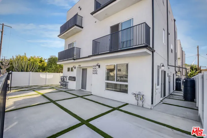 5436 Romaine Street, Los Angeles, California 90038