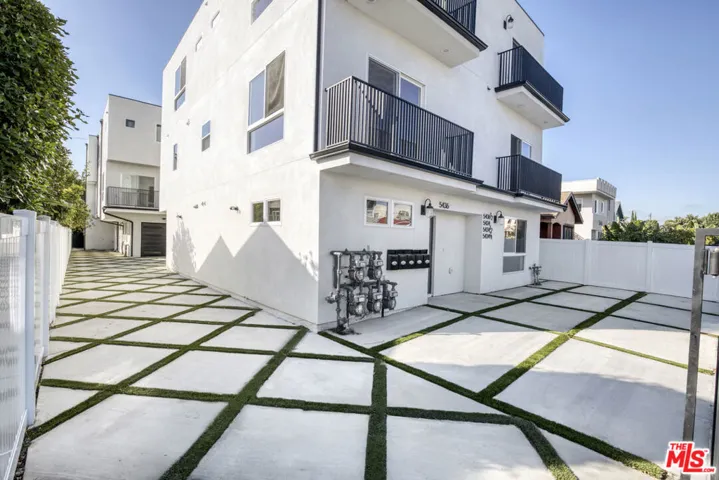 5436 Romaine Street, Los Angeles, California 90038