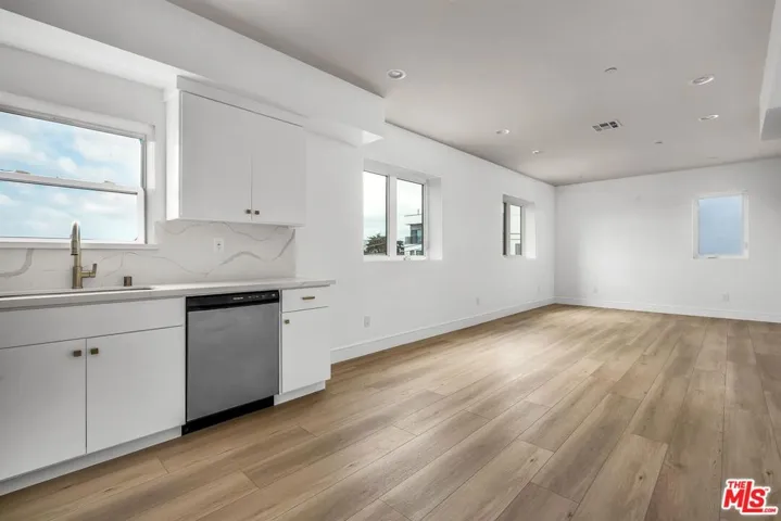 4703 Saturn Street, Los Angeles, California 90019