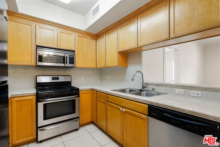 3328 Oakhurst Avenue 110, Los Angeles, California 90034