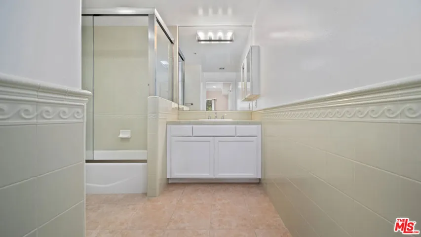 3328 Oakhurst Avenue 205, Los Angeles, California 90034