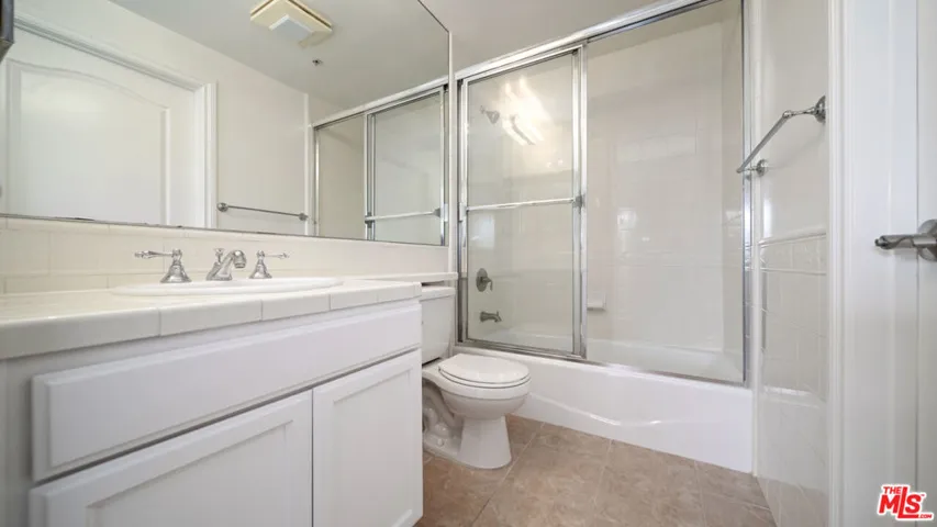 3328 Oakhurst Avenue 205, Los Angeles, California 90034