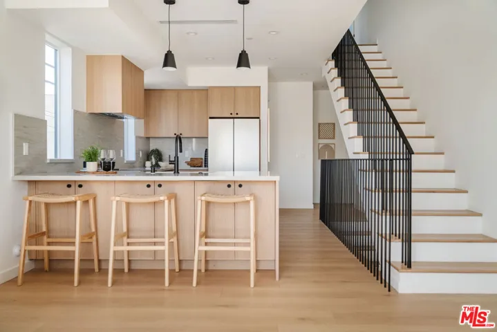 6765 Lexington Avenue A, Los Angeles, California 90038