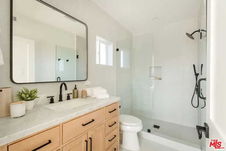 6765 Lexington Avenue A, Los Angeles, California 90038