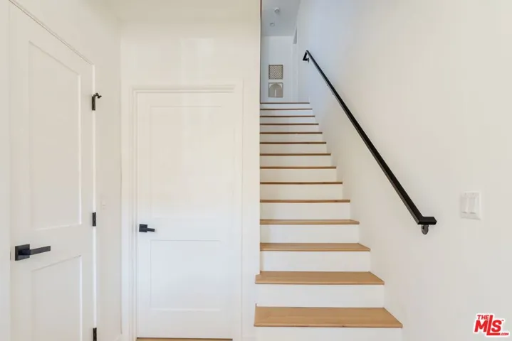 6765 Lexington Avenue A, Los Angeles, California 90038