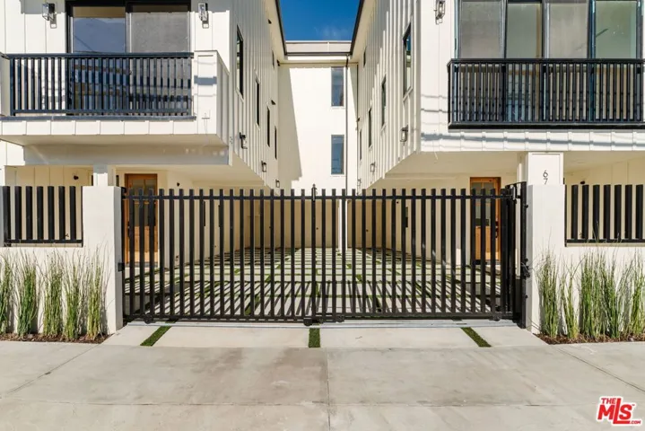 6765 Lexington Avenue A, Los Angeles, California 90038