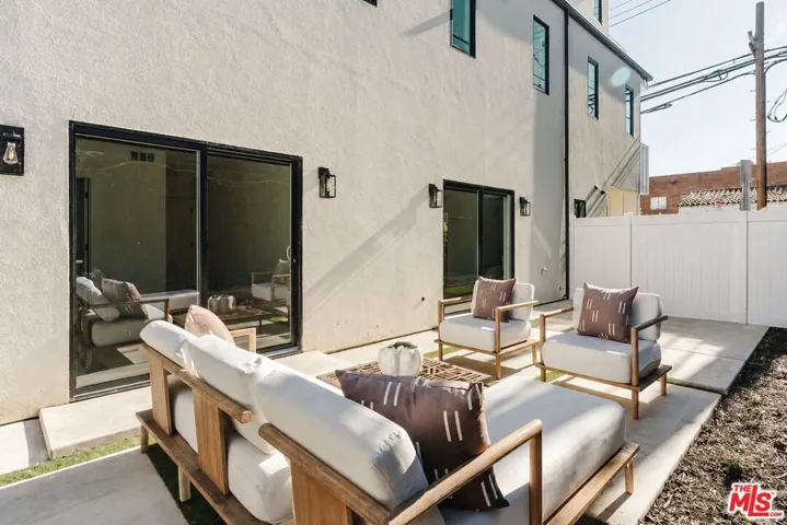 6765 Lexington Avenue A, Los Angeles, California 90038