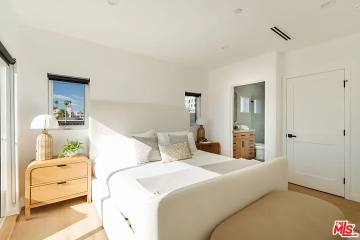 6765 Lexington Avenue A, Los Angeles, California 90038