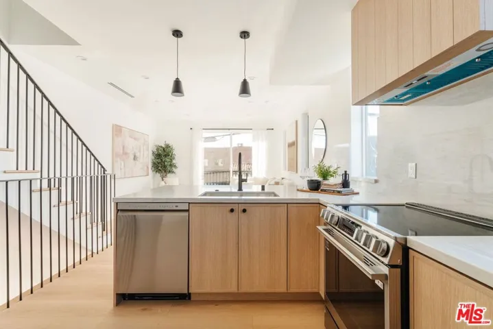 6765 Lexington Avenue A, Los Angeles, California 90038