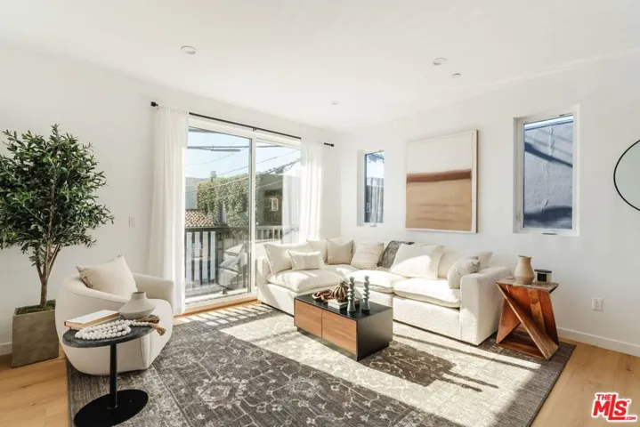 6765 Lexington Avenue A, Los Angeles, California 90038