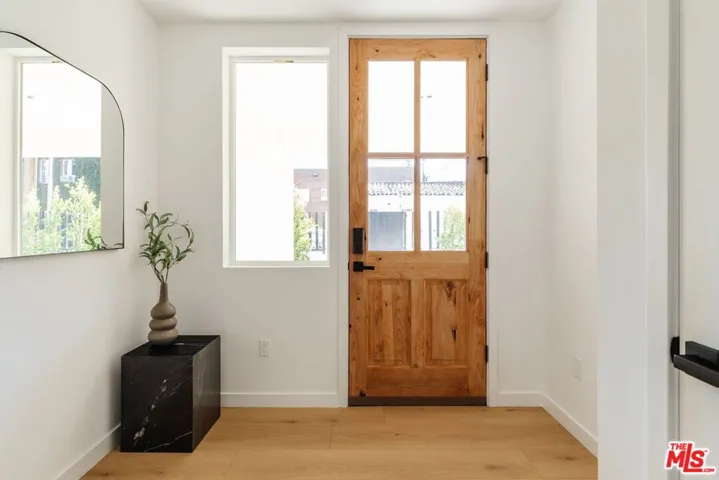 6765 Lexington Avenue A, Los Angeles, California 90038