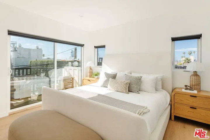 6765 Lexington Avenue A, Los Angeles, California 90038