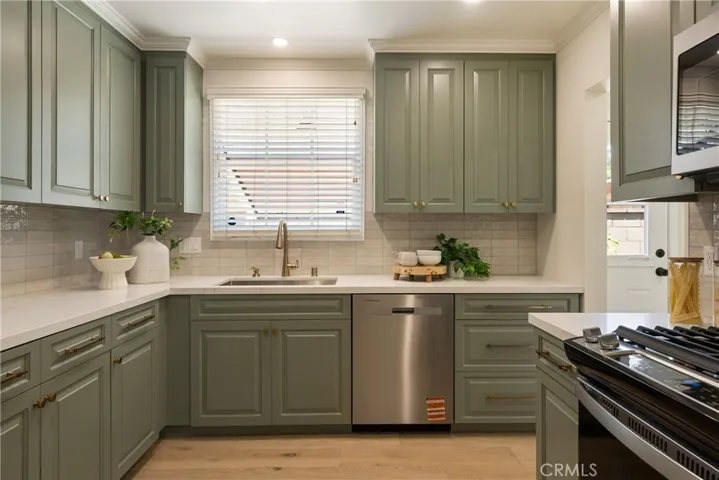 160 N Barranca, Glendora, California 91741