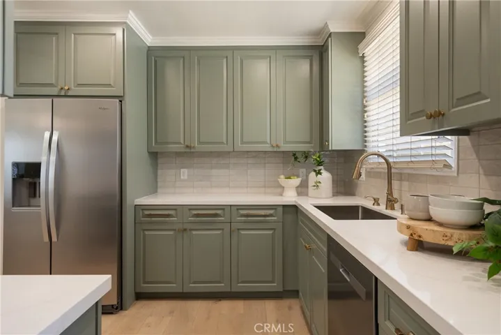 160 N Barranca, Glendora, California 91741