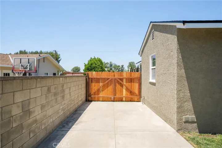 160 N Barranca, Glendora, California 91741