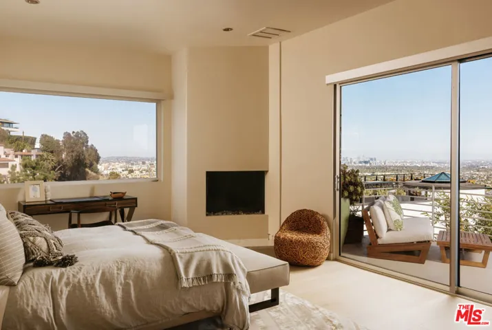 8555 Hollywood Boulevard, Los Angeles, California 90069