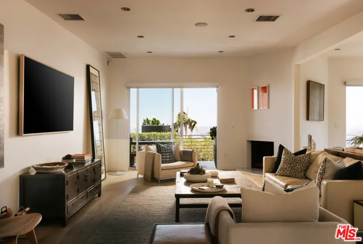 8555 Hollywood Boulevard, Los Angeles, California 90069
