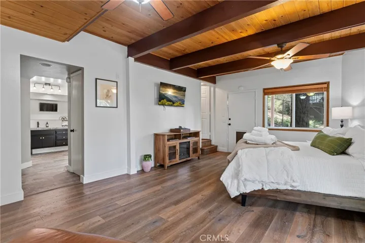 WHOLE LOWER-LEVEL PRIVATE ENSUITE