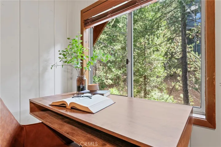 Work or study while watching nature outside the window!