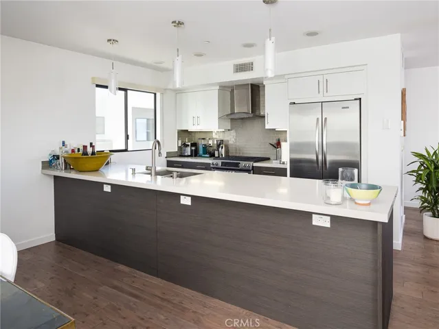 121 E Walnut, El Segundo, California 90245