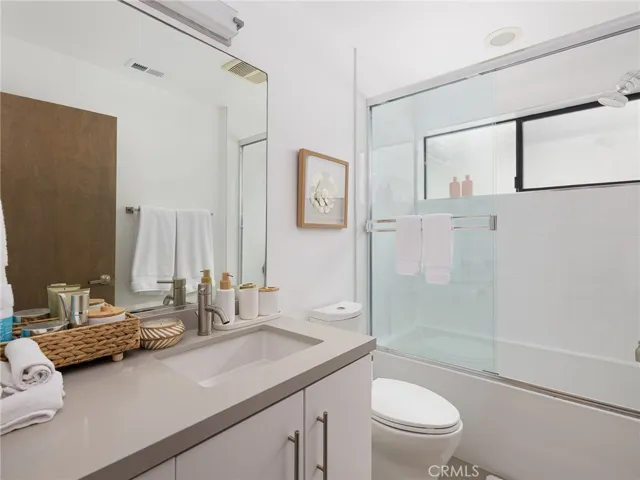 121 E Walnut, El Segundo, California 90245
