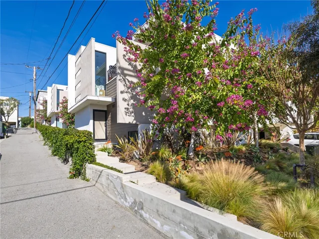 121 E Walnut, El Segundo, California 90245