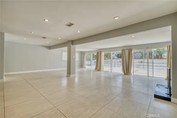 20516 Clark, Woodland Hills, California 91367
