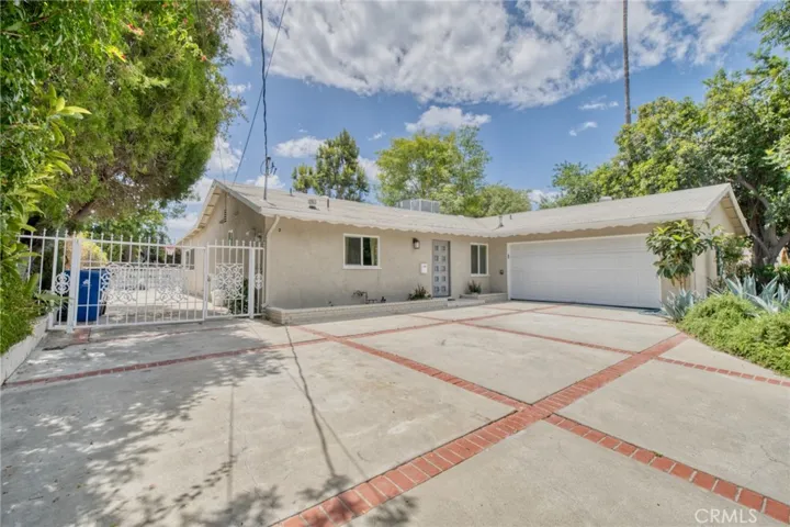 20516 Clark, Woodland Hills, California 91367