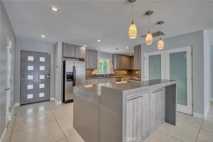 20516 Clark, Woodland Hills, California 91367
