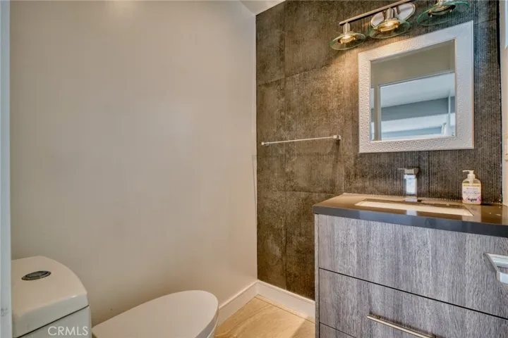 20516 Clark, Woodland Hills, California 91367