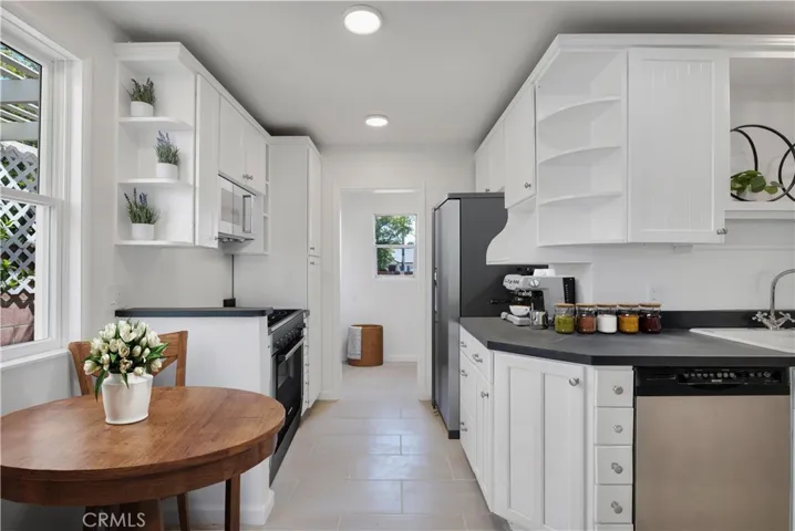 Virtually staged with appliances