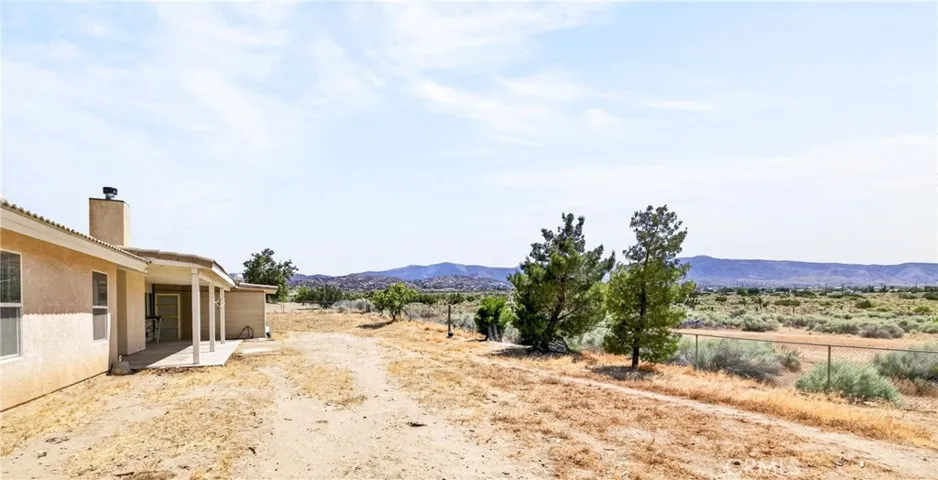 9562 Cambria Court, Phelan, California 92371