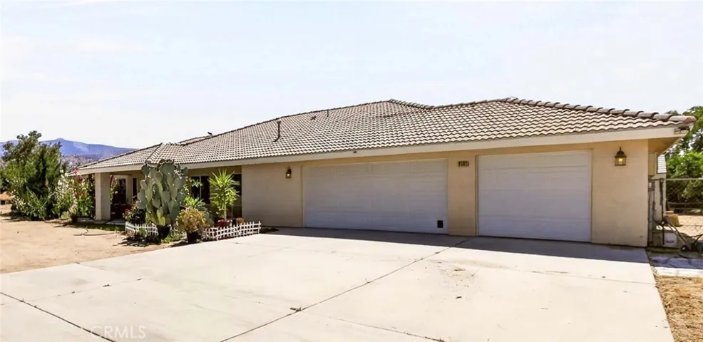 9562 Cambria Court, Phelan, California 92371