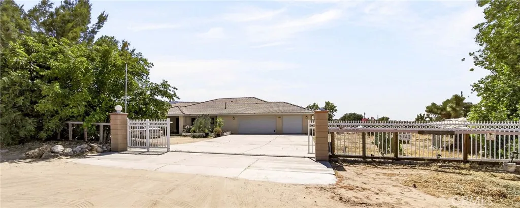 9562 Cambria Court, Phelan, California 92371