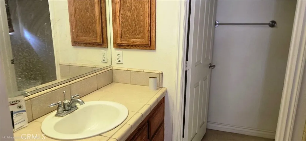 4th bathroom ( Guestroom)