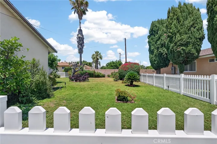 Side yard behind garage