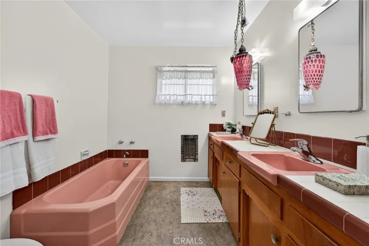 Retro bathroom #2