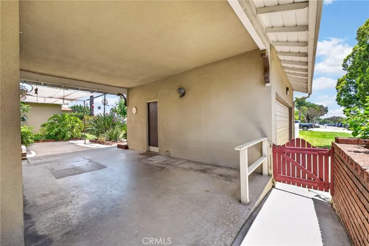 Breezeway between garage and home