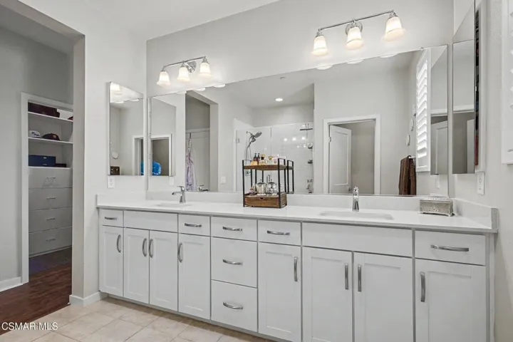 Primary dual vanities
