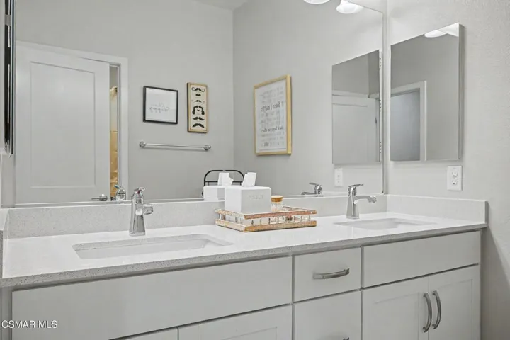 Hall bath dual vanities