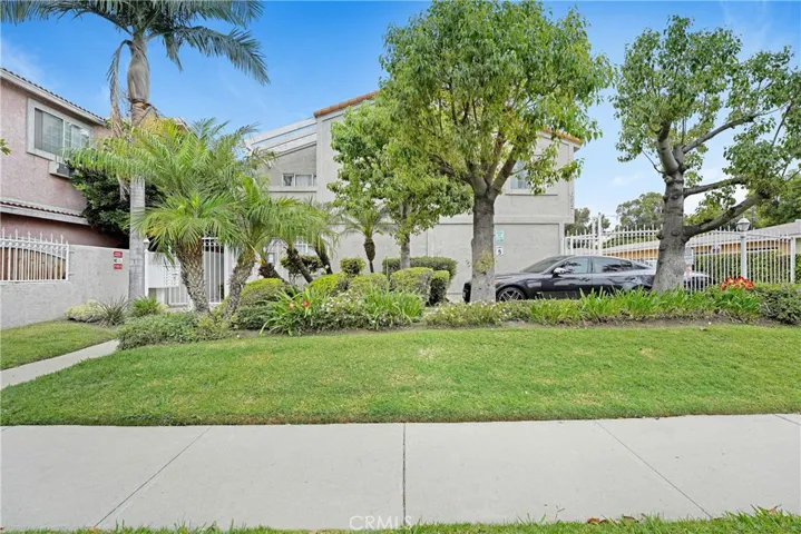 6551 Motz, Paramount, California 90723