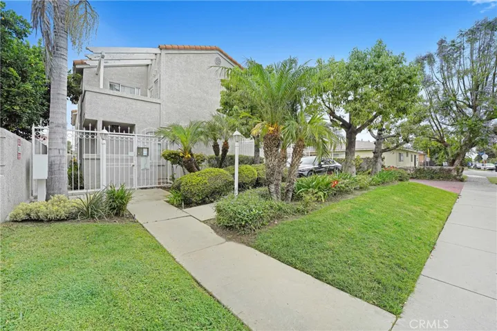 6551 Motz, Paramount, California 90723